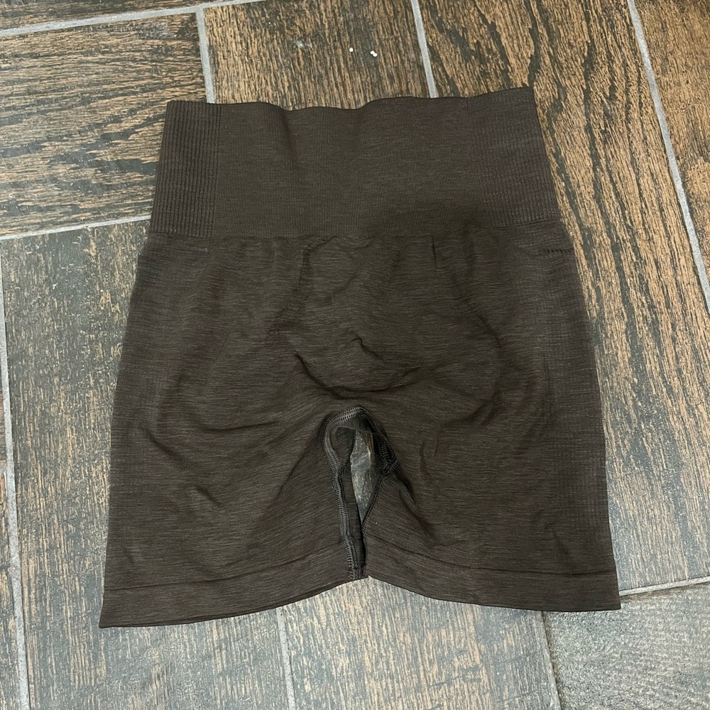 Kamo fitness EOS seamless scrunch shorts